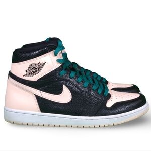 Jordan 1 High OG Crimson Tint Size 11M Pre-loved 555088-081